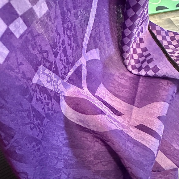 YSL scarf with hidden background logos. New without tags. Comes with a free gift - Picture 4 of 5